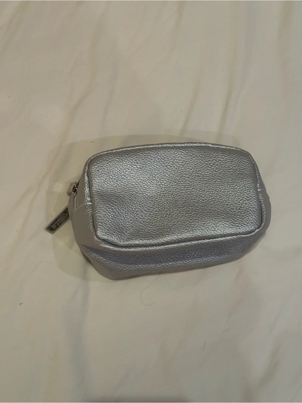 NWOT La Prarie Metallic Silver Pleather Cosmetic Pouch